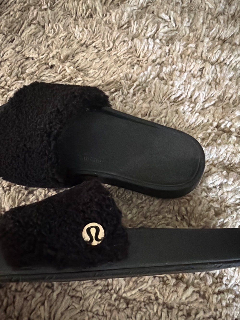 lululemon fuzzy fleece slides - Picture 4 of 5